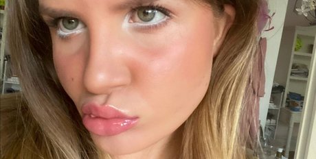 Elizabeth M photo 363