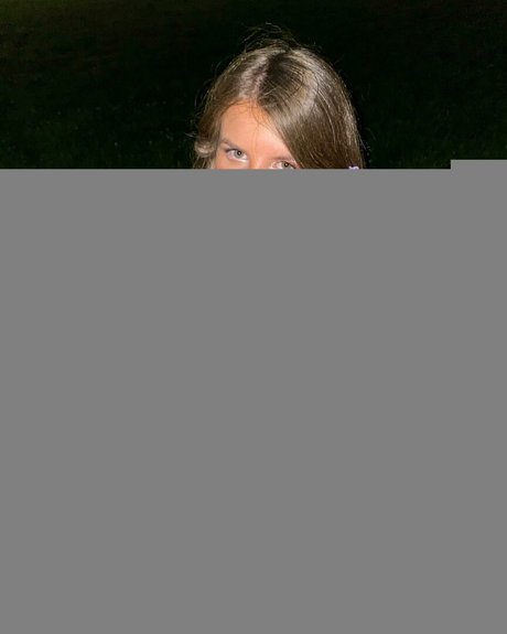 Elizabeth M photo 364