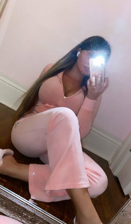 Elizabeth M photo 374