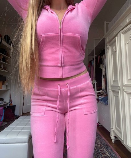 Elizabeth M photo 385