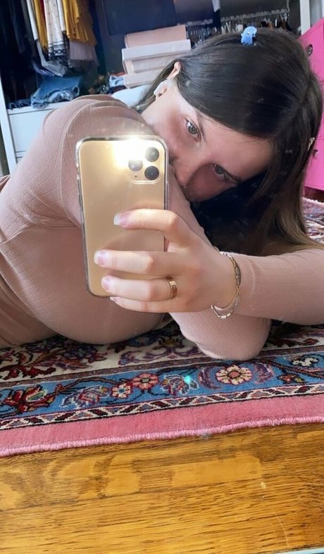 Elizabeth M photo 386