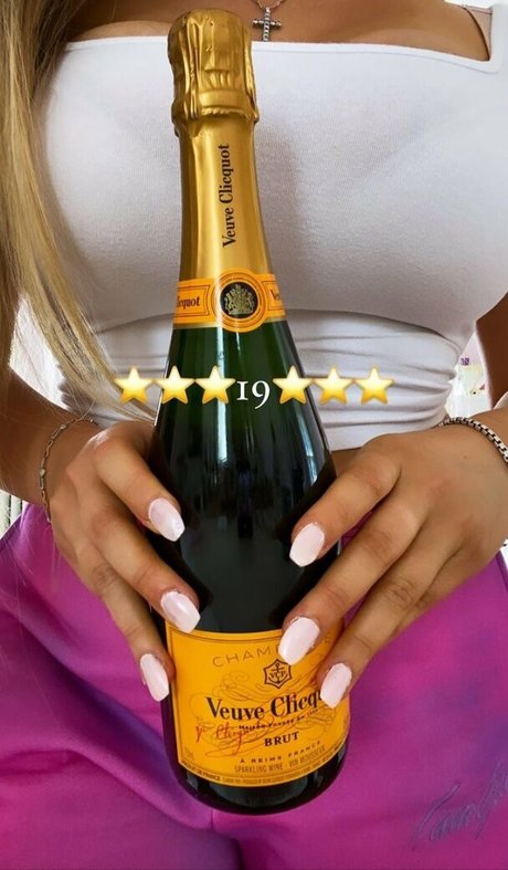 Elizabeth M photo 402