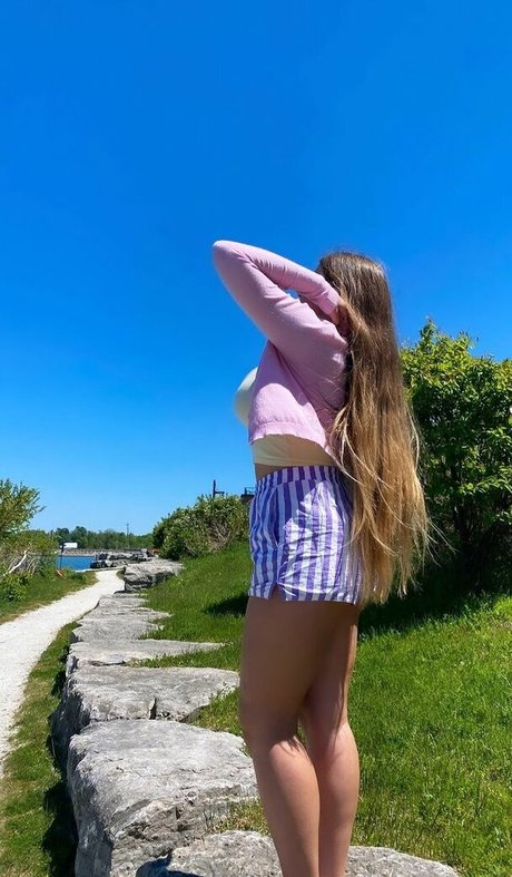 Elizabeth M photo 407