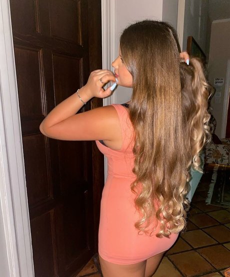 Elizabeth M photo 414