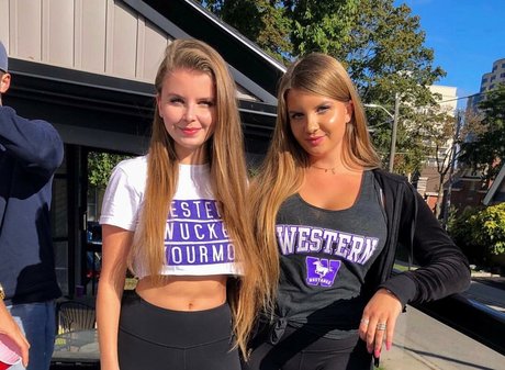 Elizabeth M photo 428