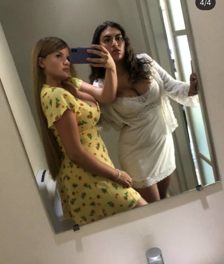 Elizabeth M photo 433