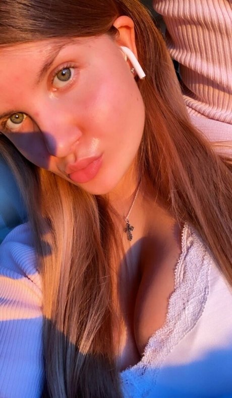 Elizabeth M photo 436