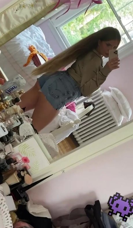 Elizabeth M photo 455