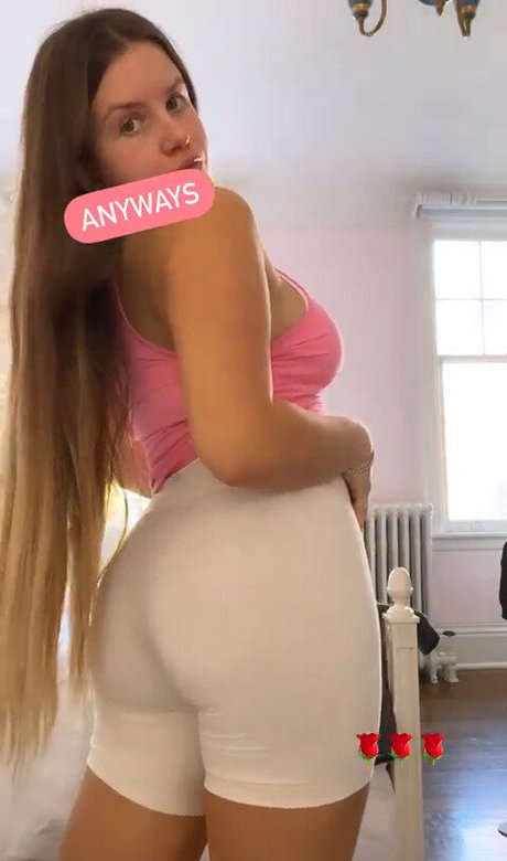 Elizabeth M photo 471