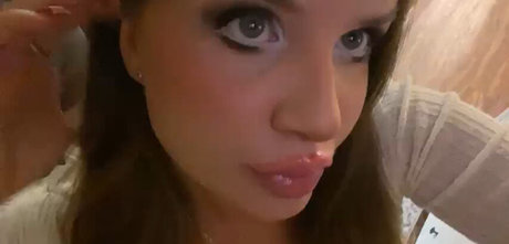 Elizabeth M photo 474