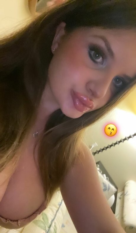 Elizabeth M photo 475