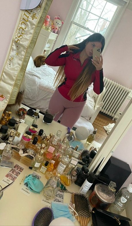 Elizabeth M photo 485