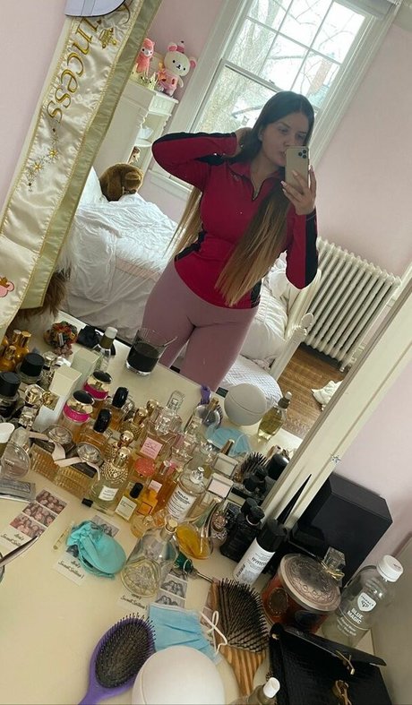 Elizabeth M photo 486