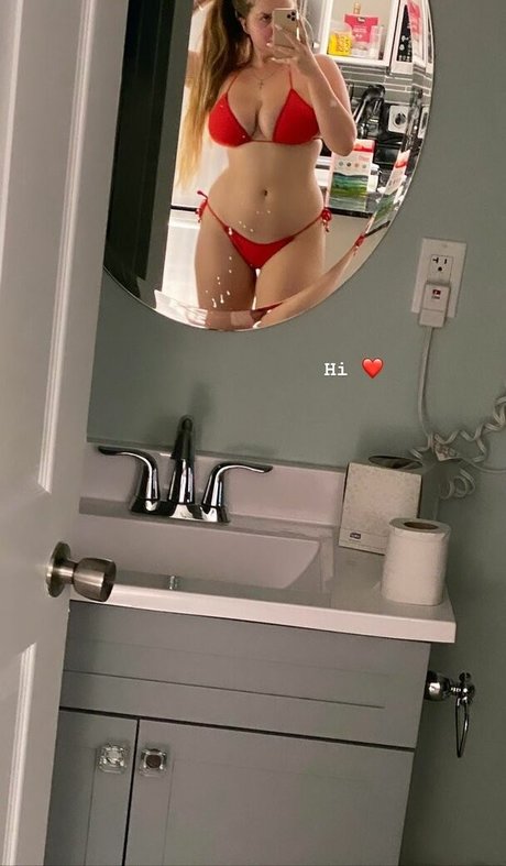 Elizabeth M photo 490