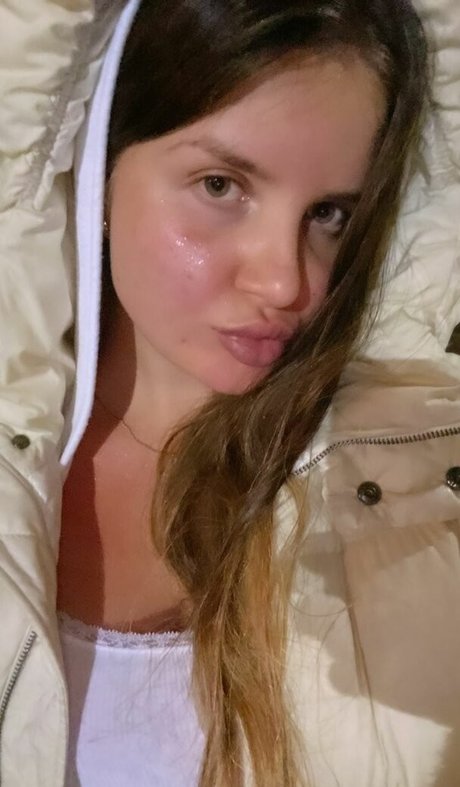 Elizabeth M photo 497