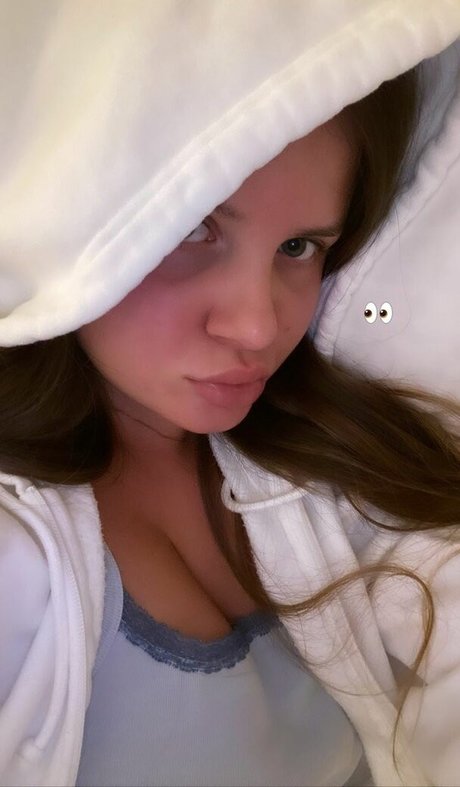 Elizabeth M photo 498