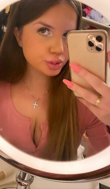 Elizabeth M photo 500