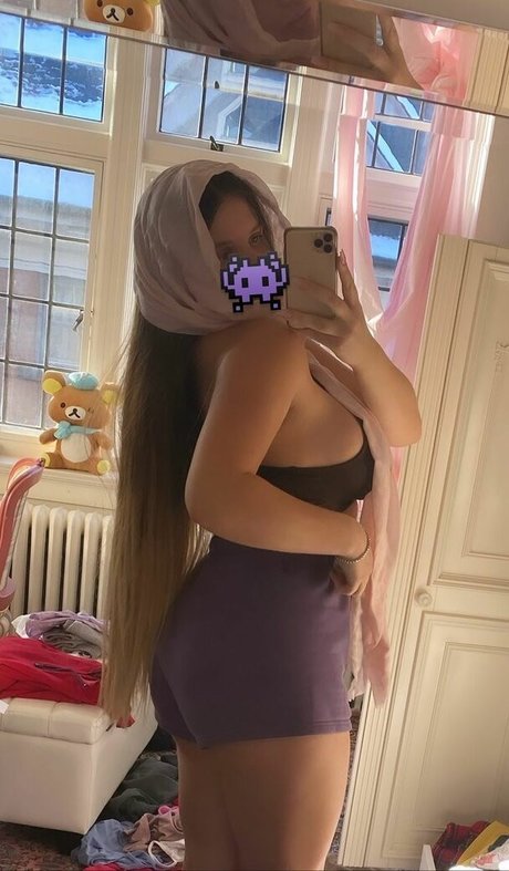 Elizabeth M photo 502