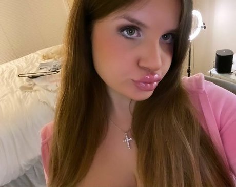 Elizabeth M photo 503