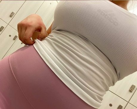 Elizabeth M photo 506