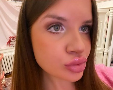 Elizabeth M photo 507