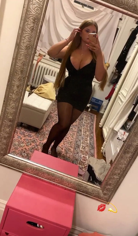 Elizabeth M photo 519