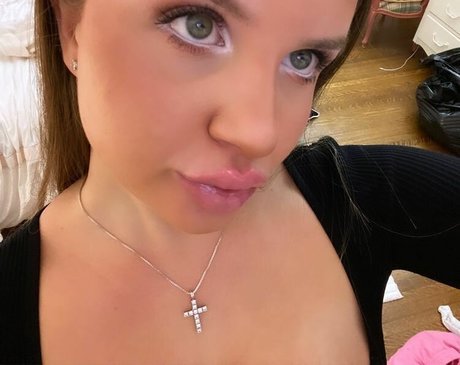 Elizabeth M photo 549