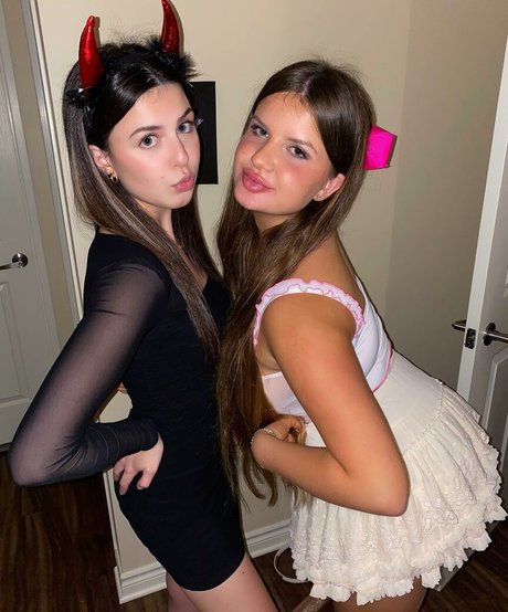 Elizabeth M photo 555