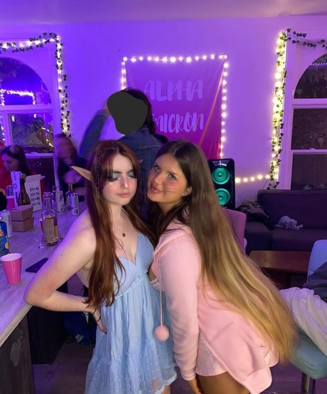 Elizabeth M photo 556