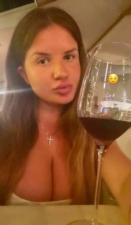 Elizabeth M photo 570