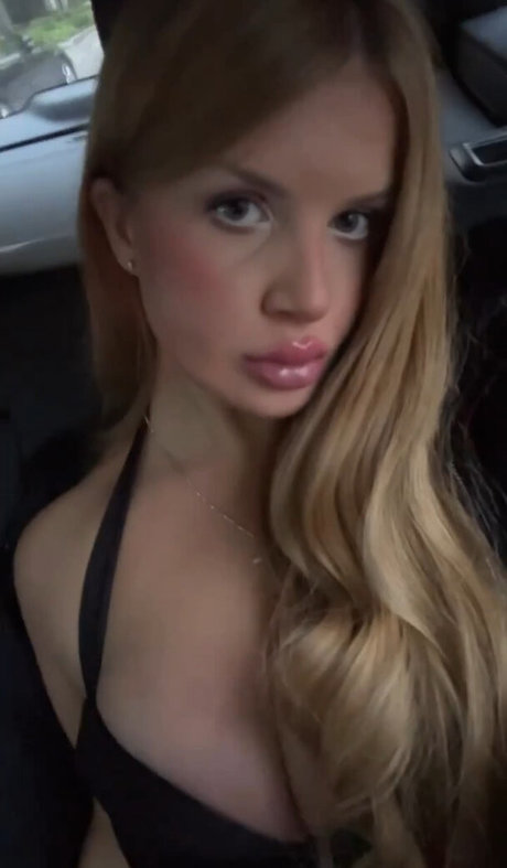 Elizabeth M photo 573