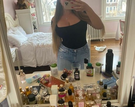 Elizabeth M photo 586