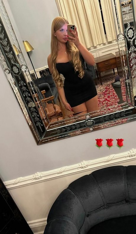 Elizabeth M photo 588