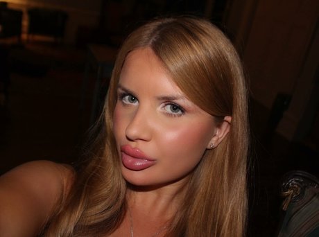 Elizabeth M photo 591