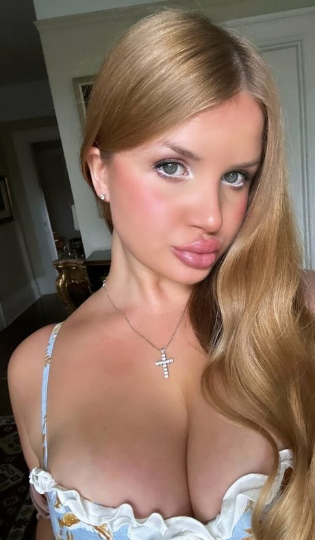 Elizabeth M photo 598