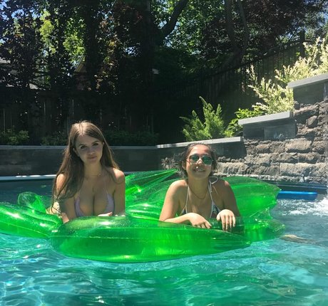 Elizabeth M photo 613