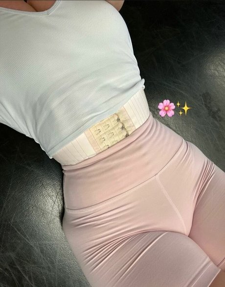 Elizabeth M photo 624