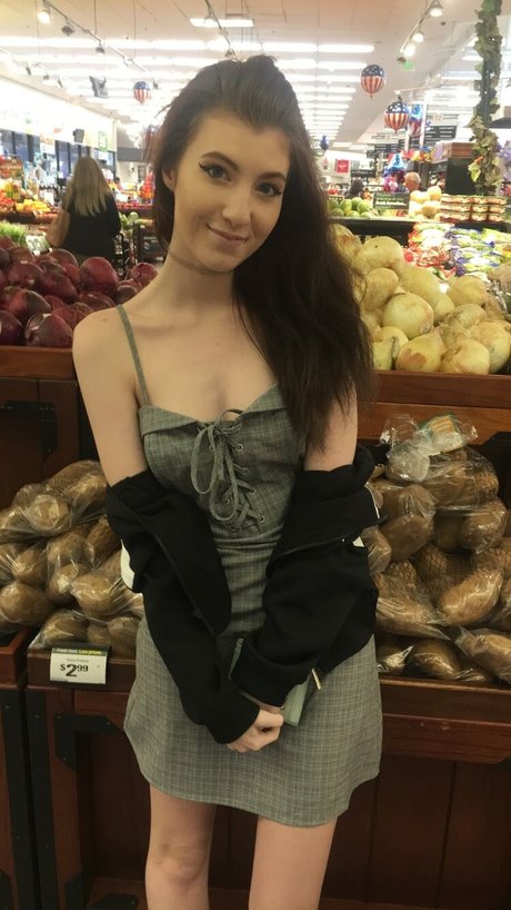 Elizabeth Reed photo 4