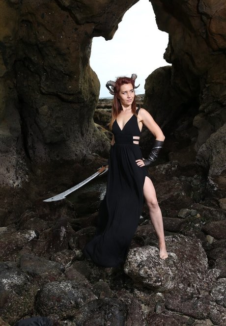 Elizabeth Zharoff photo 4