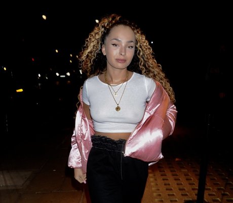 Ella Eyre photo 9