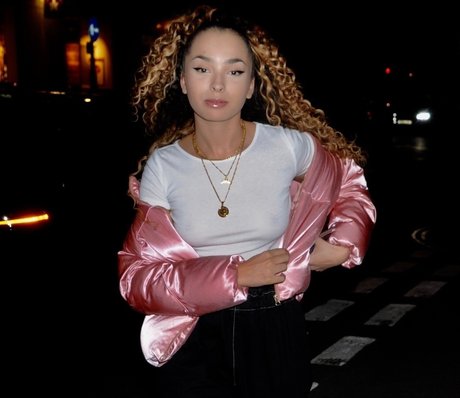 Ella Eyre photo 22