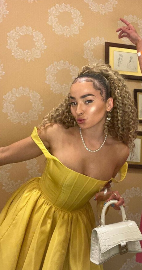 Ella Eyre photo 27