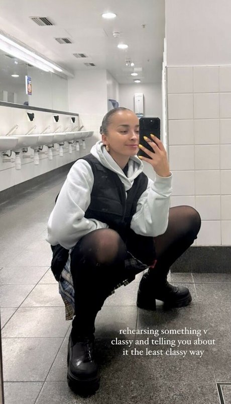 Ella Eyre photo 30