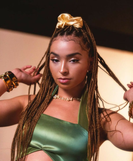 Ella Eyre photo 42