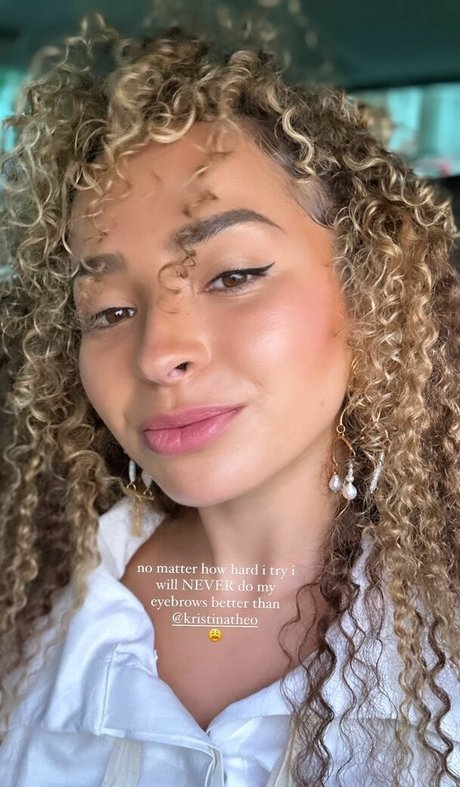 Ella Eyre photo 67