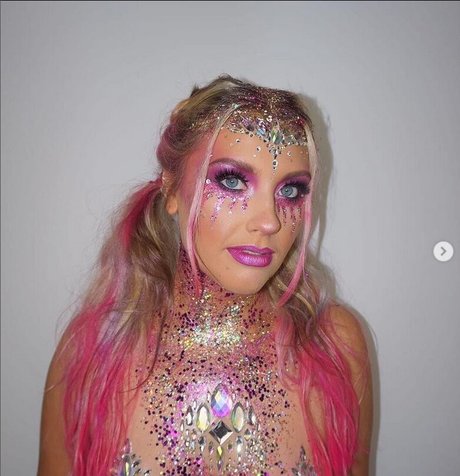 Ella Henderson photo 3