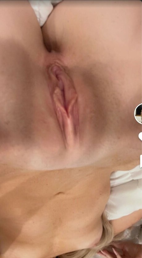 Ella Moore photo 2