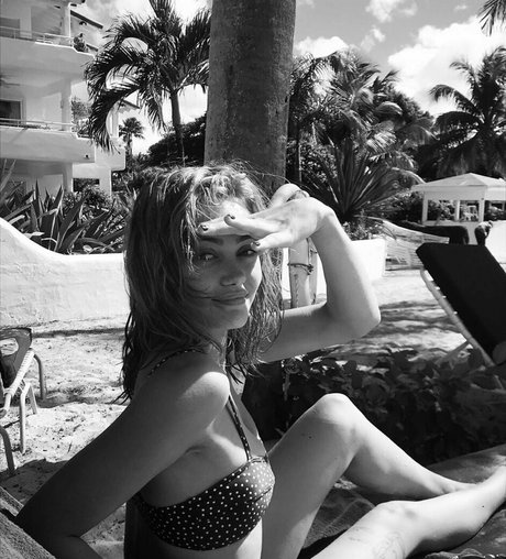 Ella Purnell photo 6