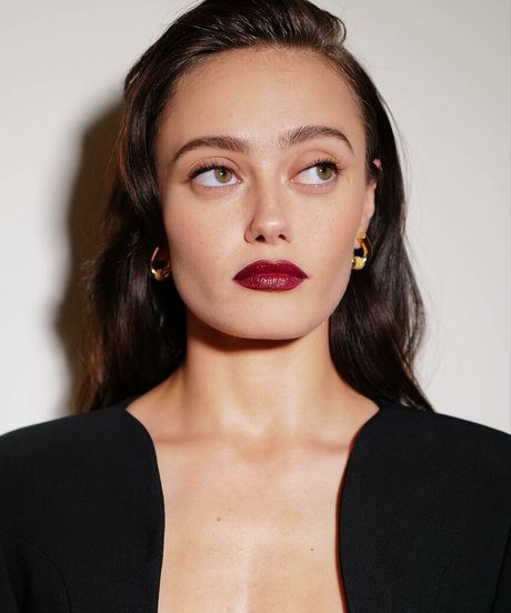 Ella Purnell photo 14