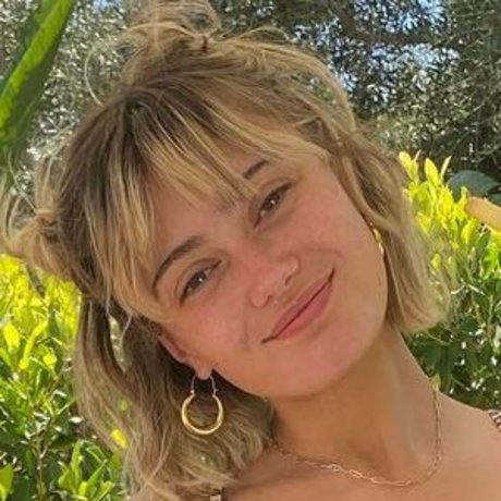 Ella Purnell photo 27